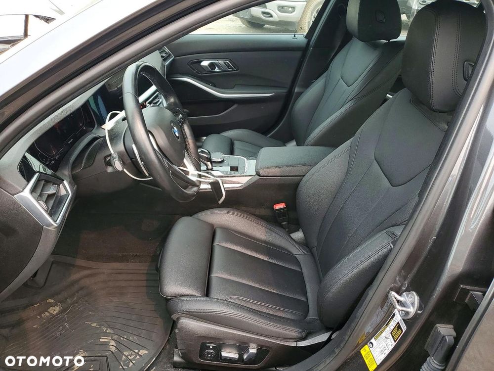 BMW Seria 3 330i - 7