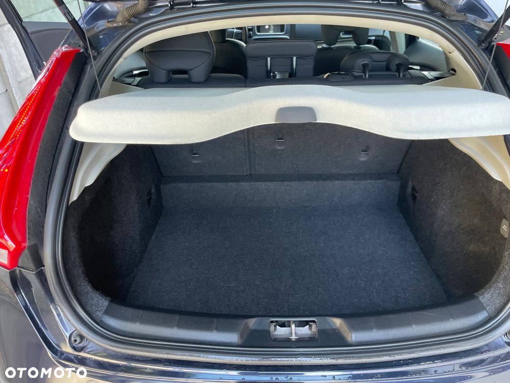 Volvo V40 Cross Country T3 Momentum - 17