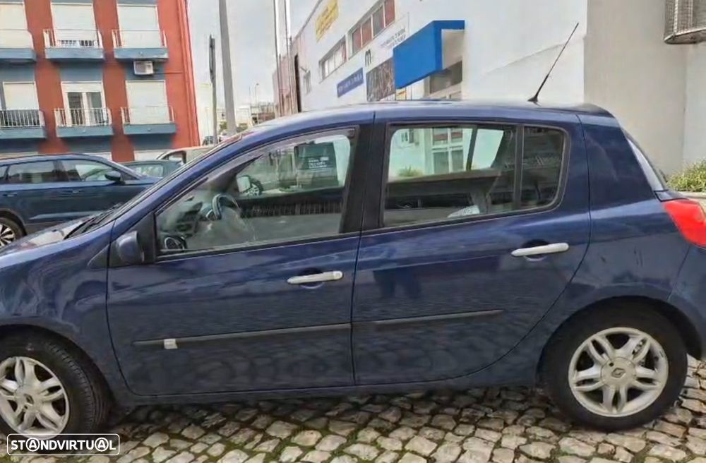 Renault Clio 1.2 16V Privilège - 3