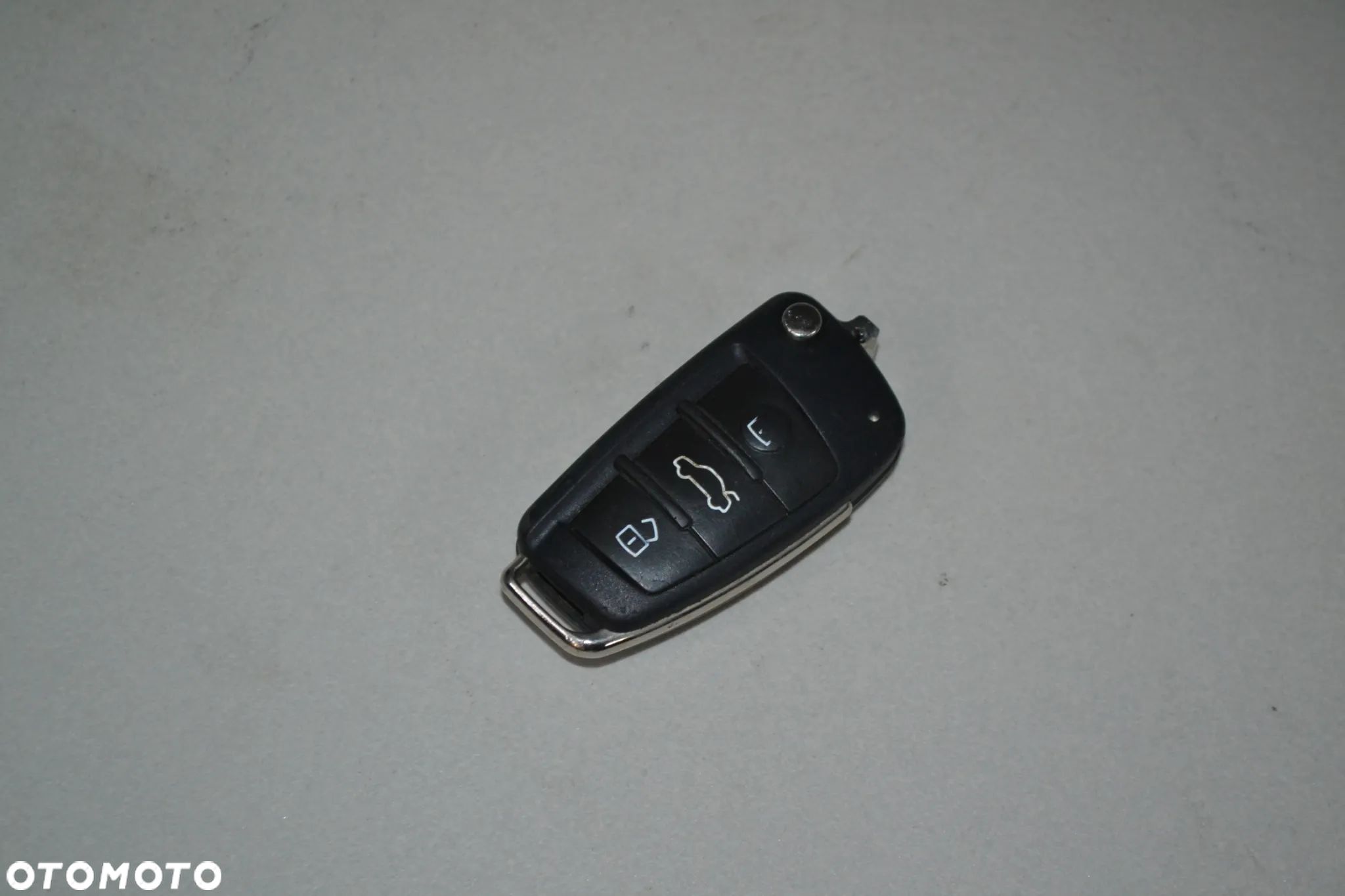 AUDI A3 8P LIFT KLUCZYK PILOT HELLA 434 MHz 8P0837220D - 1