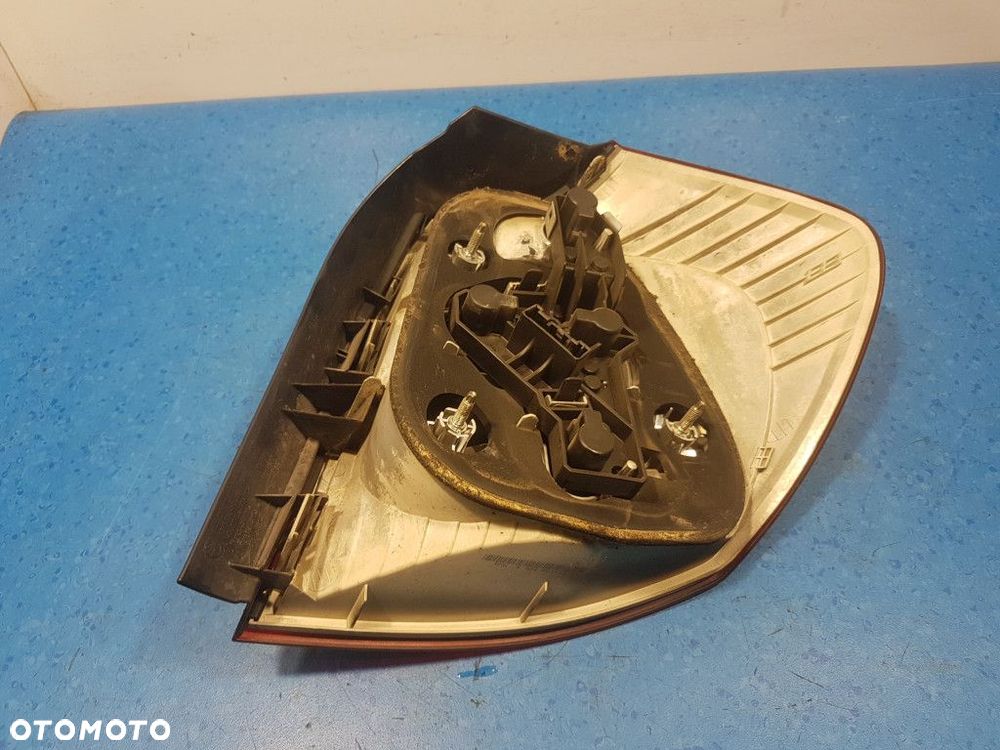 BMW 1 E87  LAMPA TYŁ LEWA ZEWNĘTRZNA - 7