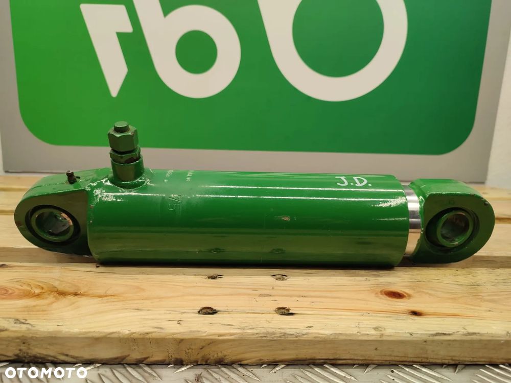 Siłownik podnośnika John deere 6300 AL80704 - 5