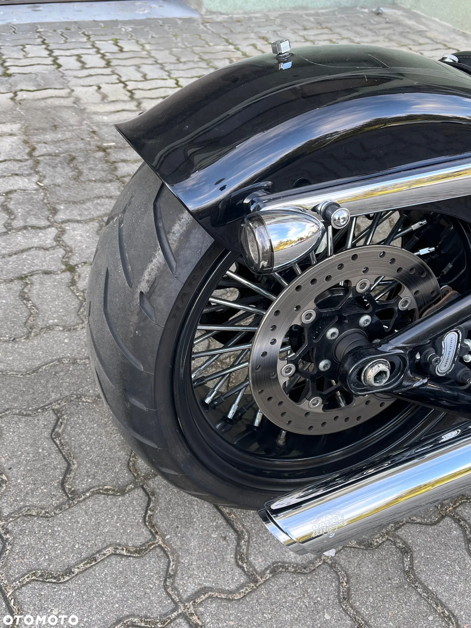 Harley-Davidson Softail Breakout - 9