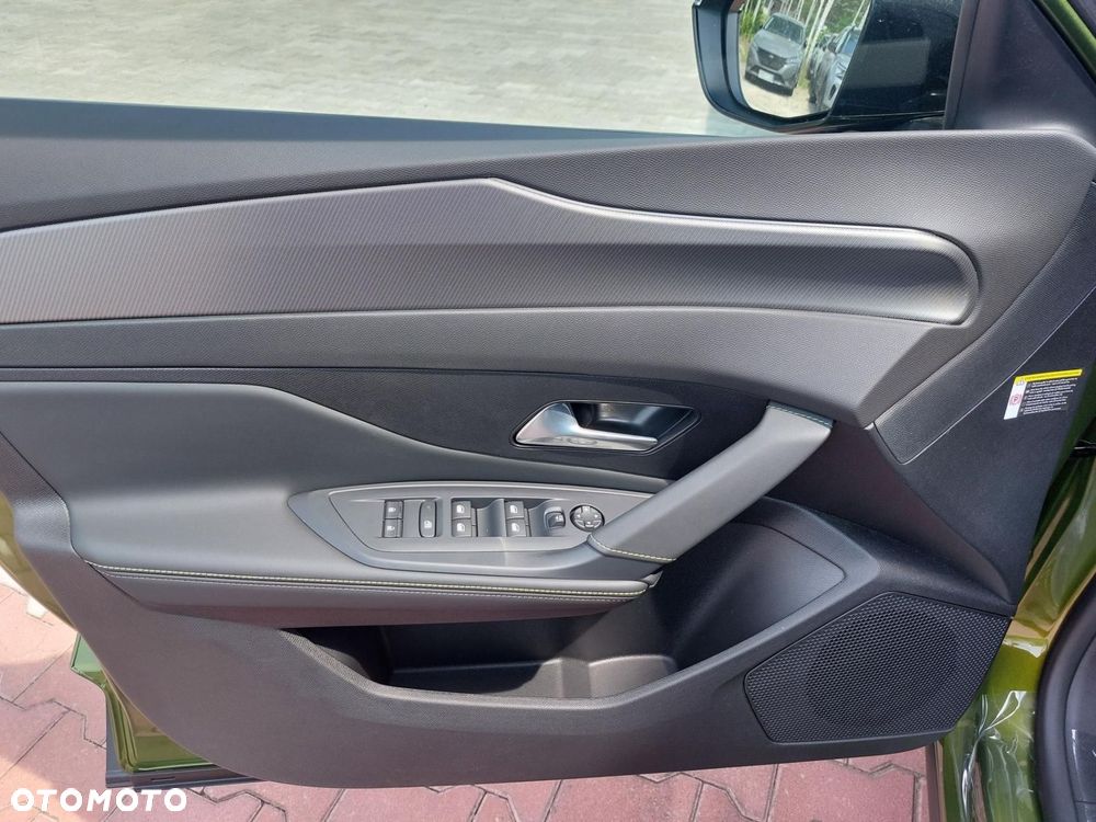 Peugeot 408 1.2 PureTech mHEV Allure S&S e-DCS6 - 12