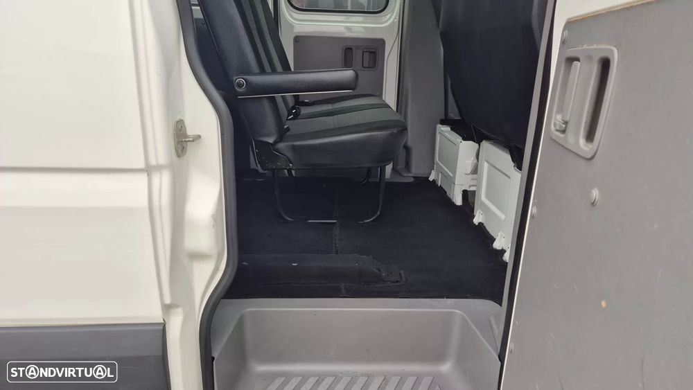 VW Crafter 35 2.0 TDI 136 C. Tripla Longa Bluemotion - 11