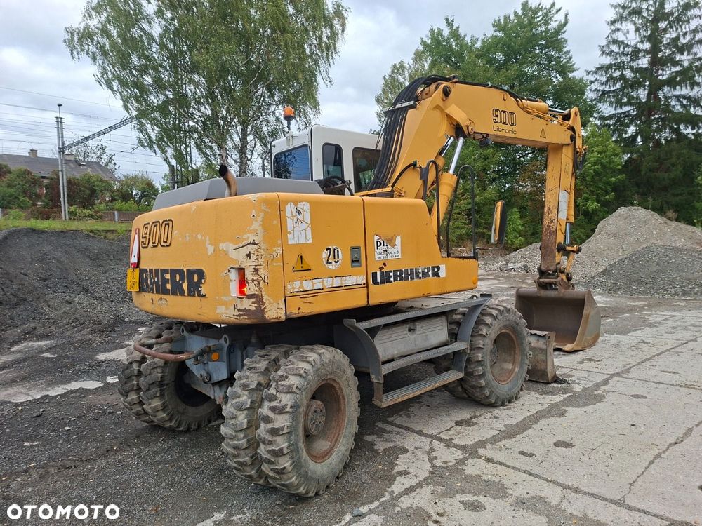 Liebherr A 900 B 4X4 - 5