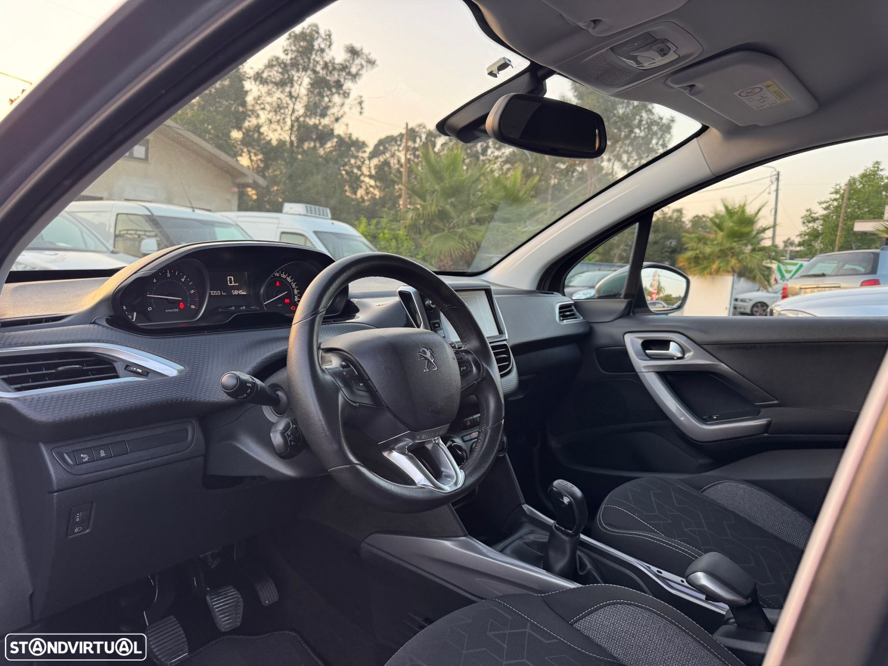 Peugeot 2008 1.6 BlueHDi Allure - 17