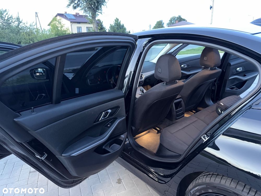 BMW Seria 3 320i - 16