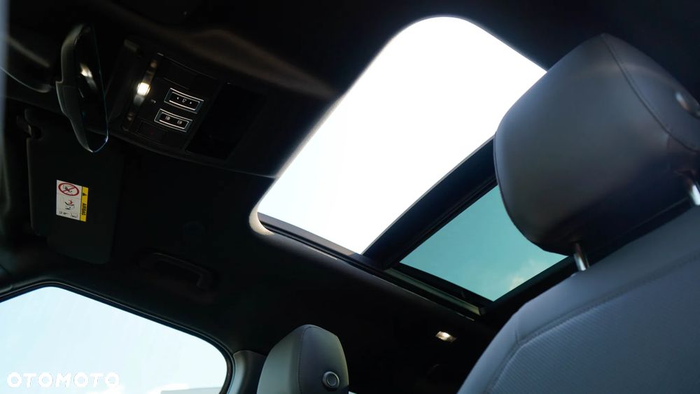 Land Rover Defender 110 D350 X-Dynamic SE - 25