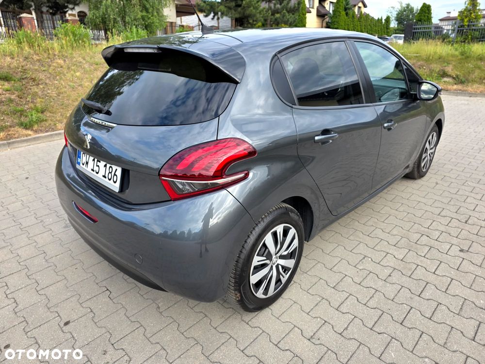 Peugeot 208 - 4
