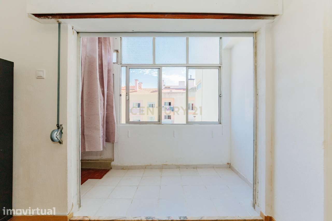 Apartamento T1 Acolhedor em Monte Abraão - Grande imagem: 5/17
