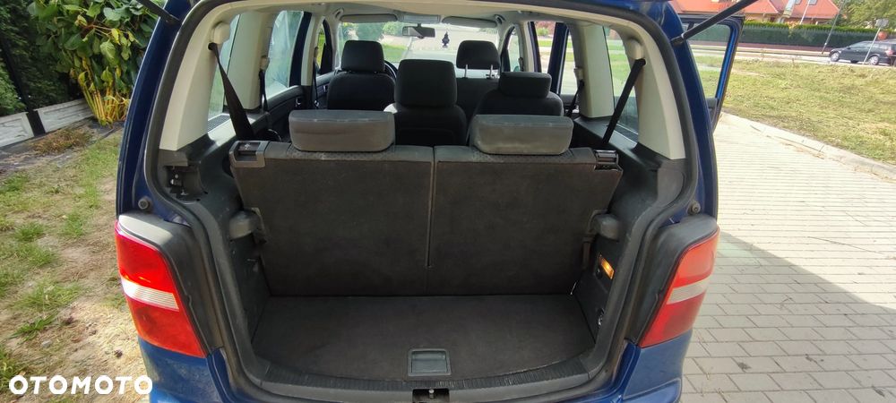 Volkswagen Touran - 9
