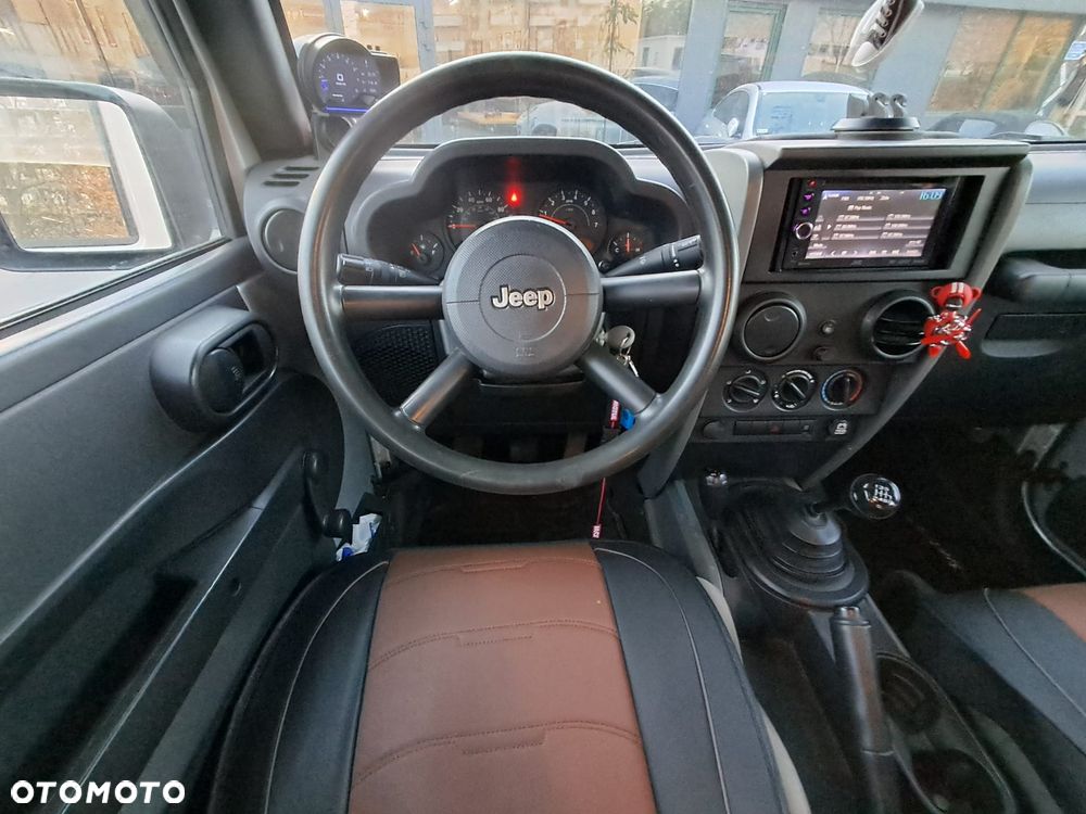 Jeep Wrangler Unlimited 3.8 Sport - 33