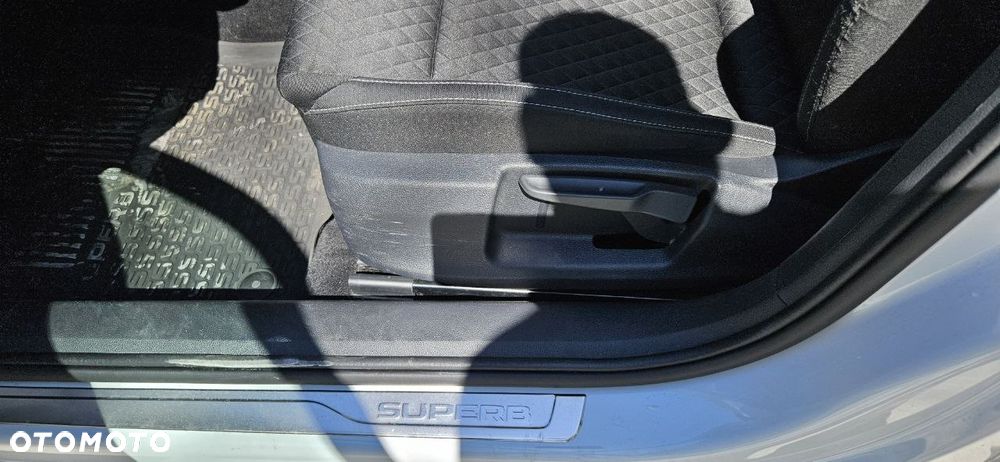 Skoda Superb 2.0 TDI SCR Ambition DSG - 27