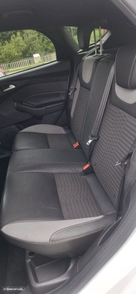 Ford Focus 2.0 EcoBoost ST c/ Pack Pele Desportiva - 15