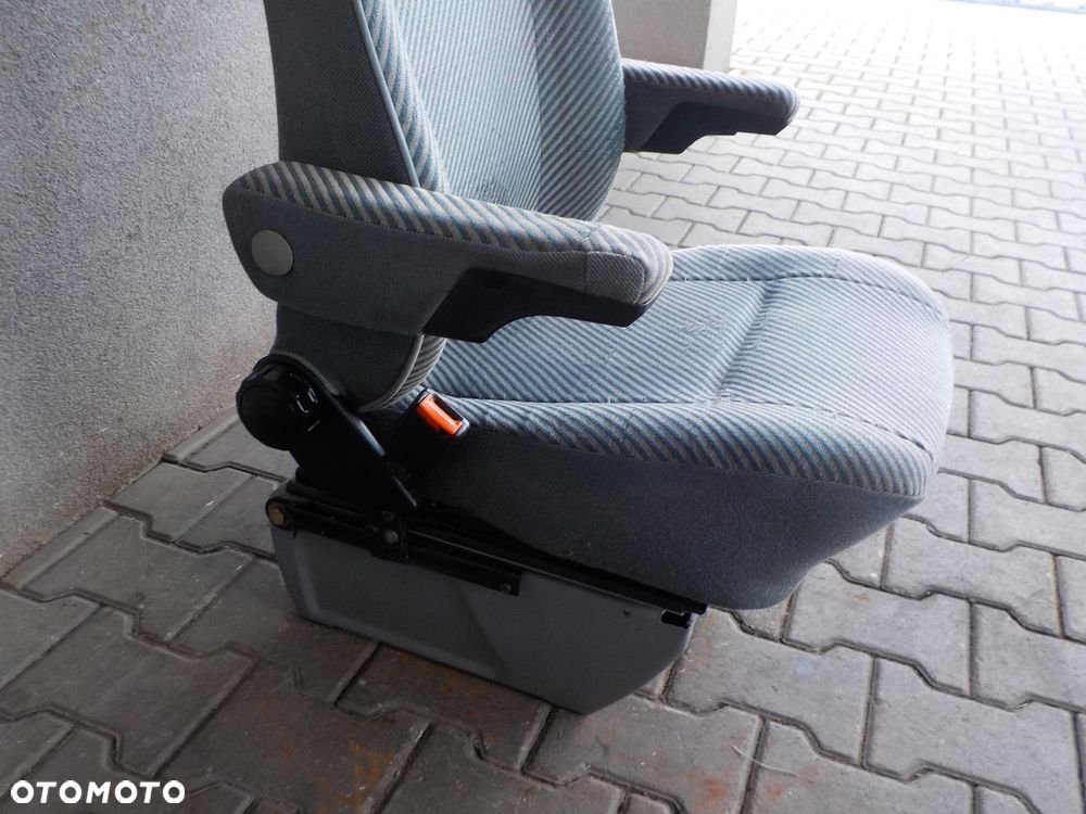VW T4 FOTEL SIEDZENIE KIEROWCY Z PODŁOKIETNIKAMI - 2
