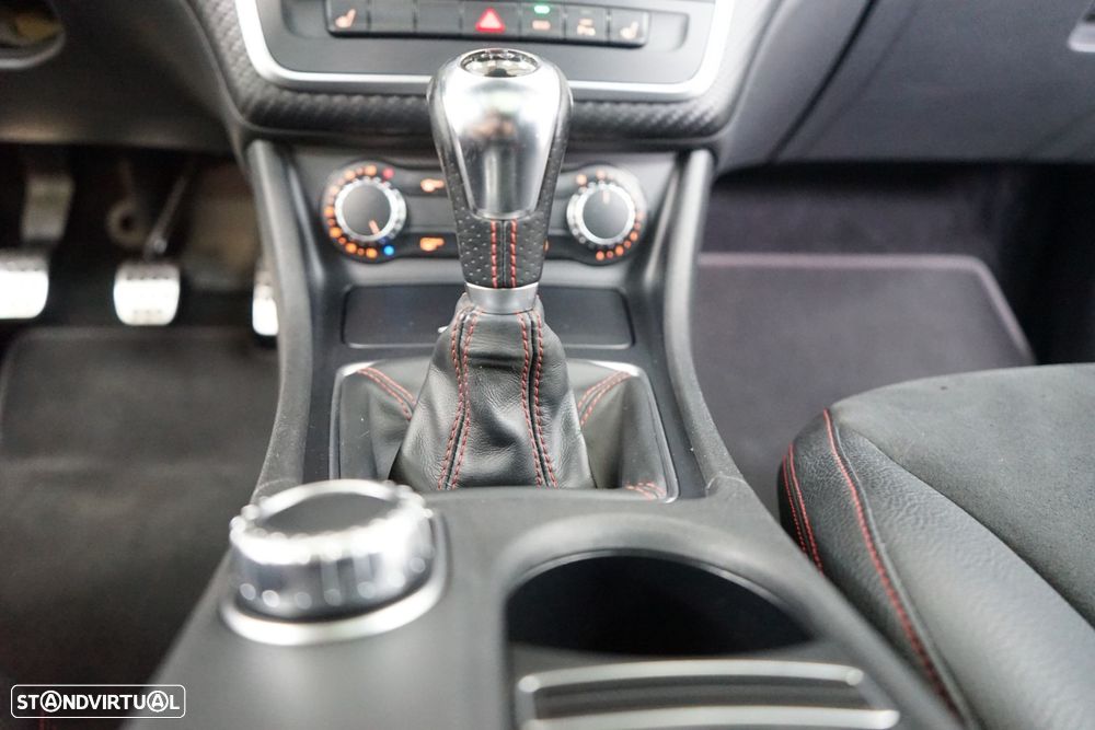 Mercedes-Benz A 180 d AMG Line - 29