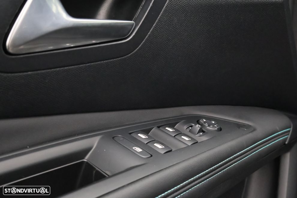 Peugeot 3008 1.6 Hybrid Allure Pack e-EAT8 - 16
