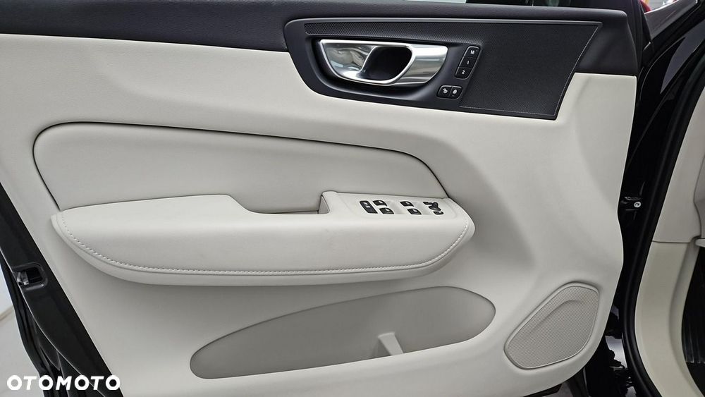 Volvo XC 60 B4 B Plus Bright - 11