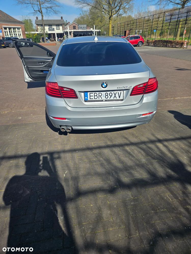 BMW Seria 5 520d xDrive - 16