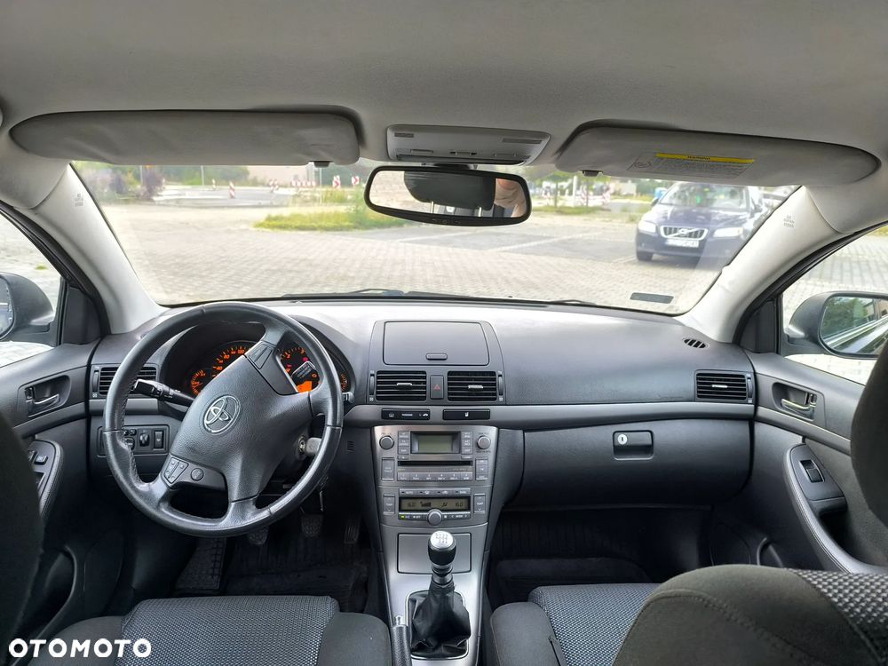 Toyota Avensis 2.0 D-4D - 29
