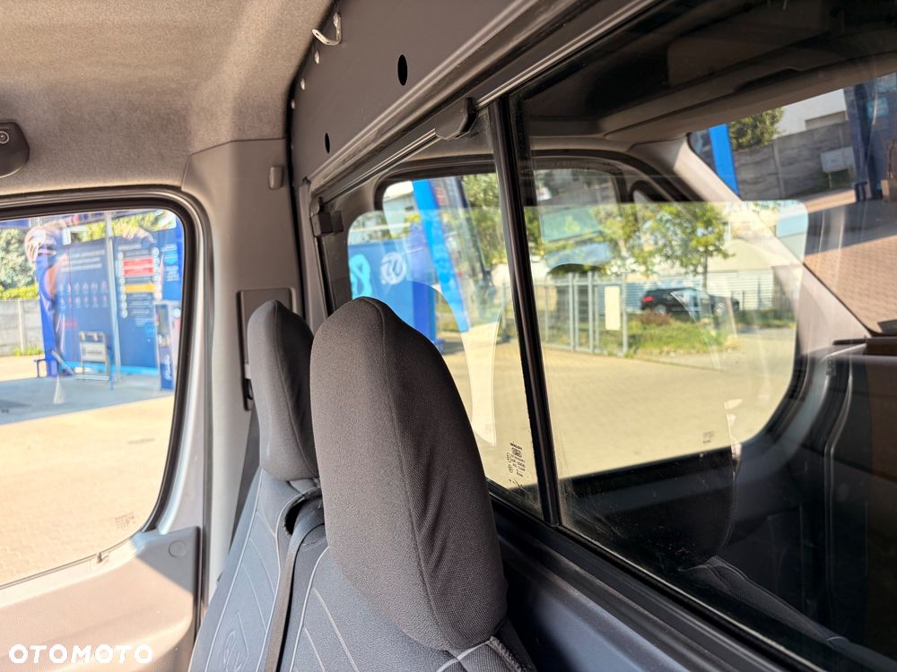 Mercedes-Benz Sprinter - 13