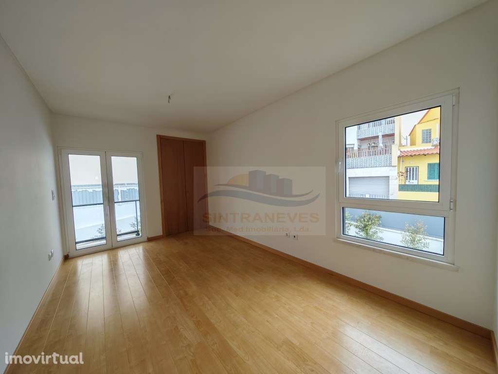 T3 Duplex Novo com Grande Terraço, Arrecadação e Box - Grande imagem: 4/22