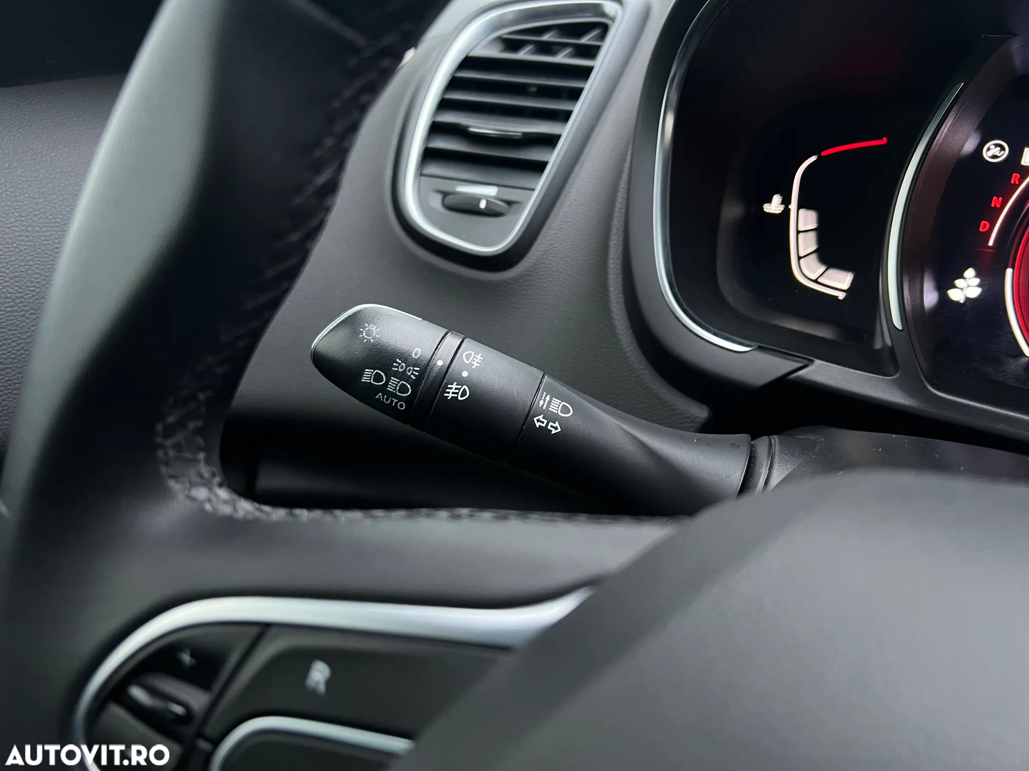Renault Grand Scenic - 21