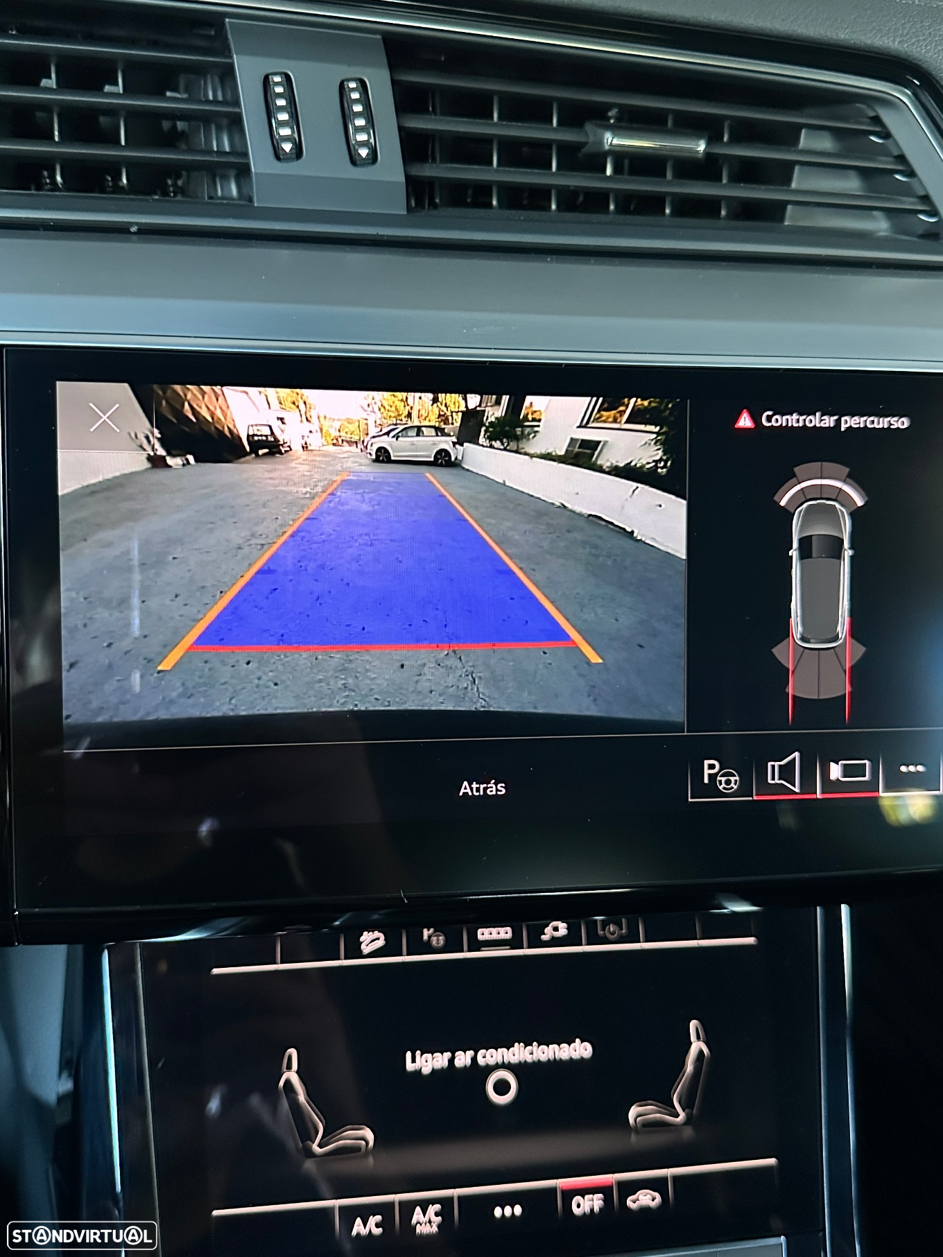 Audi Q8 e-Tron 50 quattro S line - 32