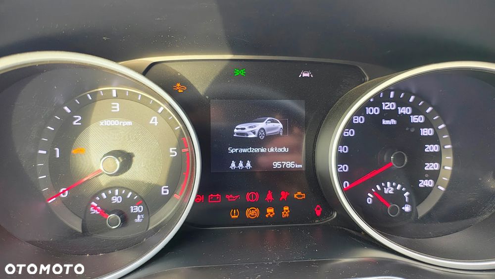 Kia Ceed 1.6 CRDi SCR M - 10