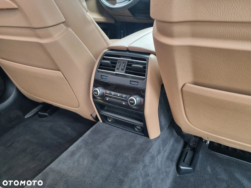 BMW Seria 7 740Li - 31