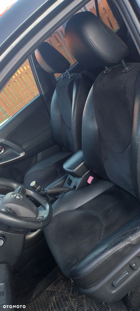 Toyota RAV4 - 6