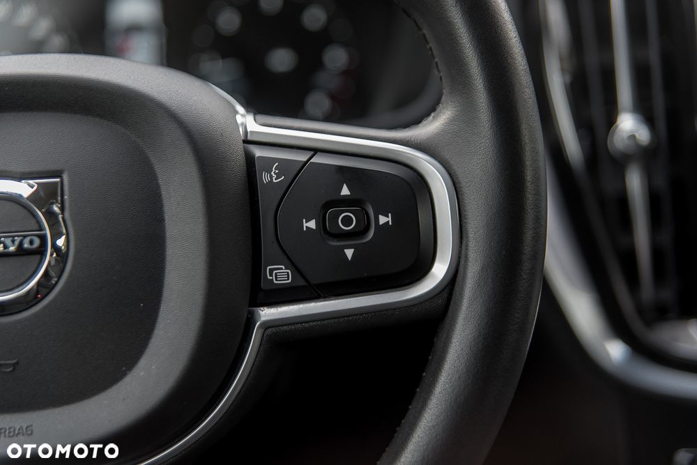 Volvo V60 D3 Drive-E Momentum - 27