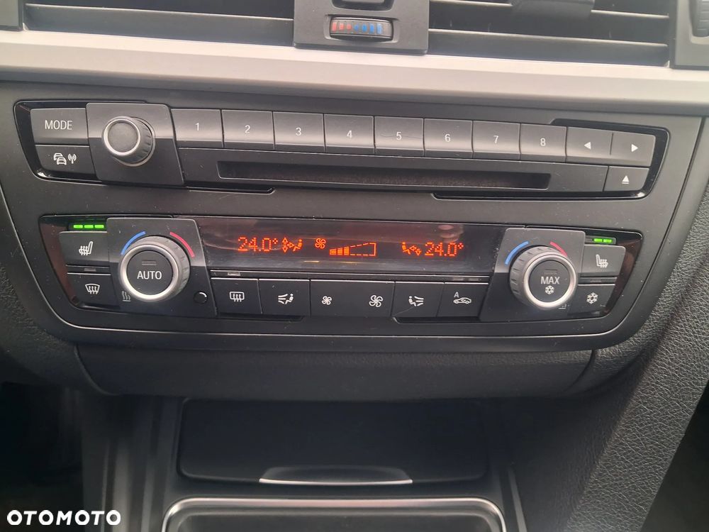 BMW Seria 3 318d Sport Line - 26