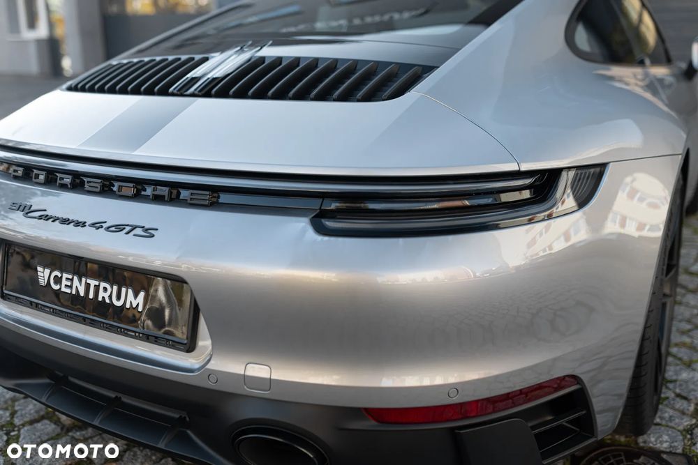 Porsche 911 Carrera GTS - 11