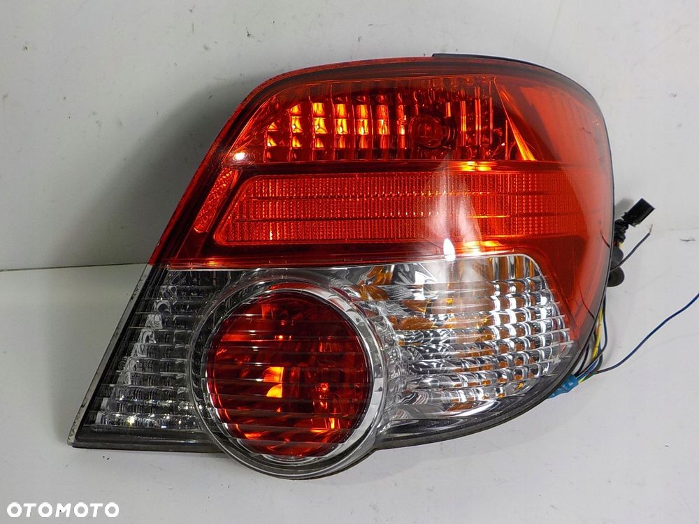 SUBARU IMPREZA II GD LAMPA PRAWA TYŁ TYLNA UK - 1