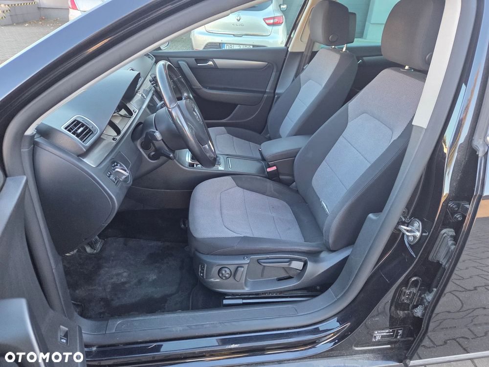 Volkswagen Passat 2.0 TDI DPF Comfortline - 13