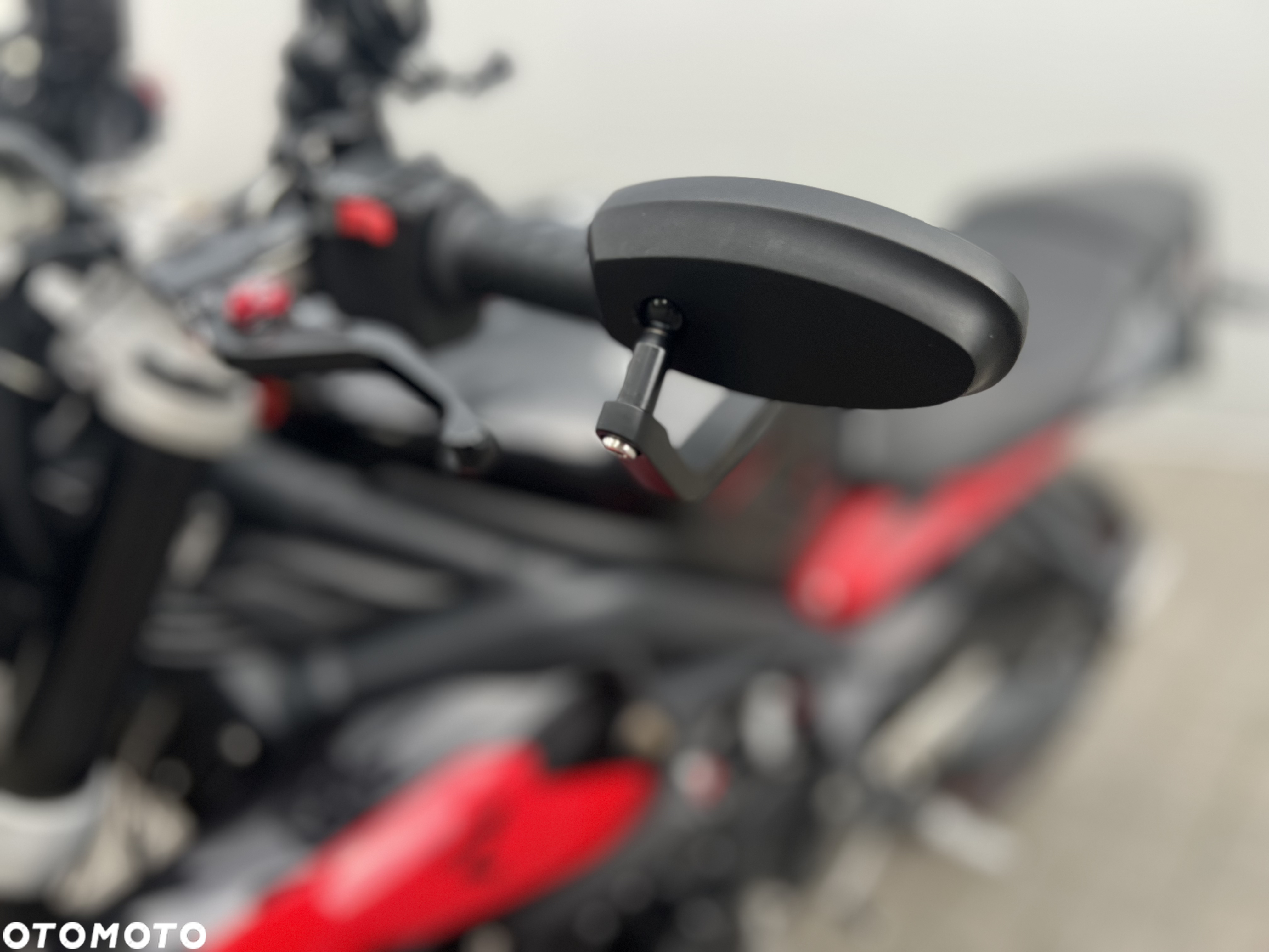 Triumph Street Triple - 16