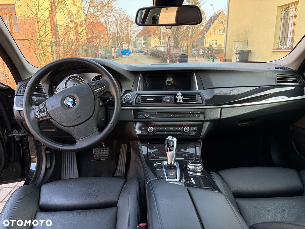 BMW Seria 5 520d xDrive - 14