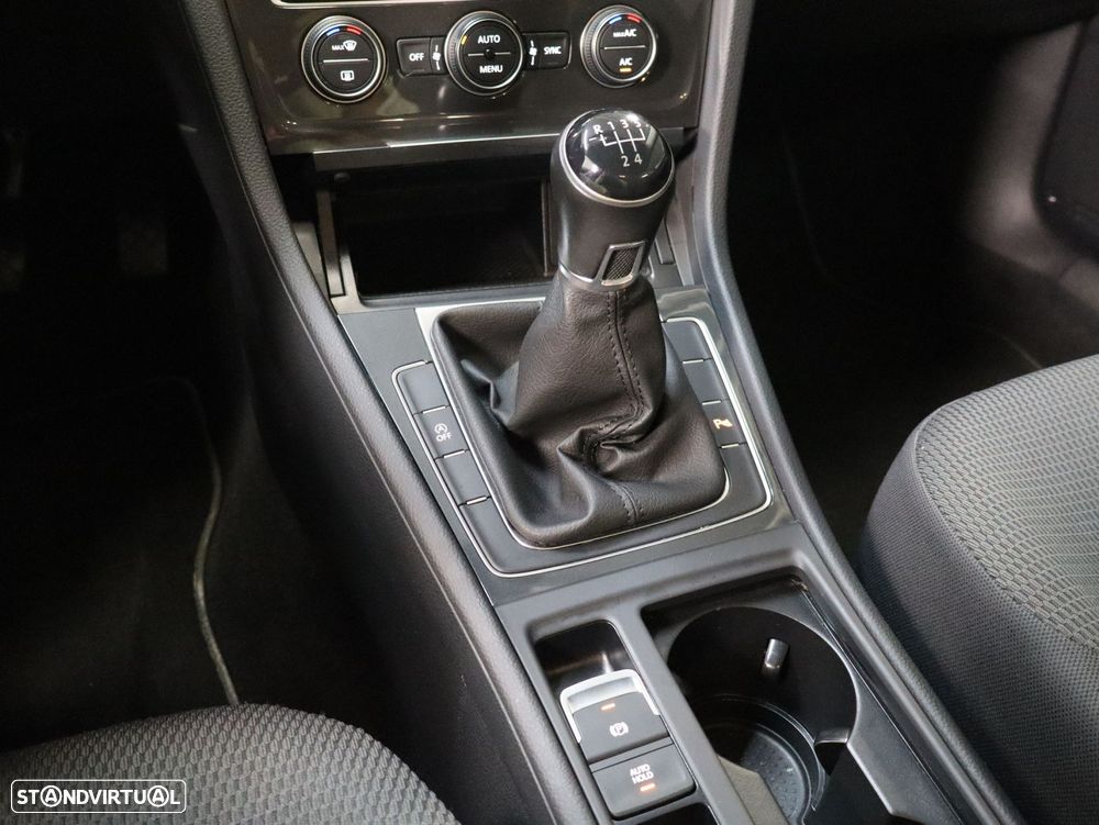 VW Golf Variant 1.6 TDi Confortline - 16