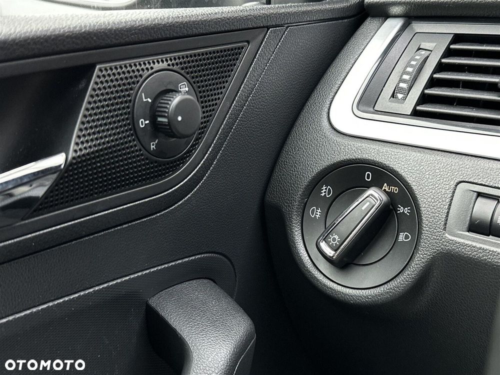 Skoda RAPID 1.0 TSI Ambition - 17