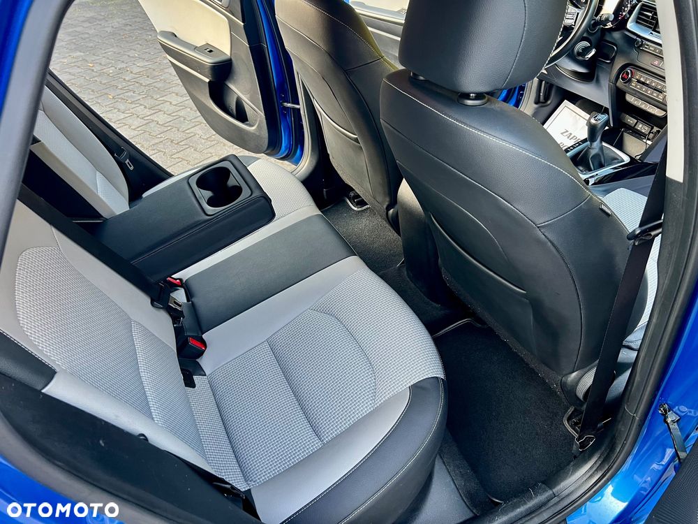 Kia Ceed 1.6 CRDi mHEV L - 14