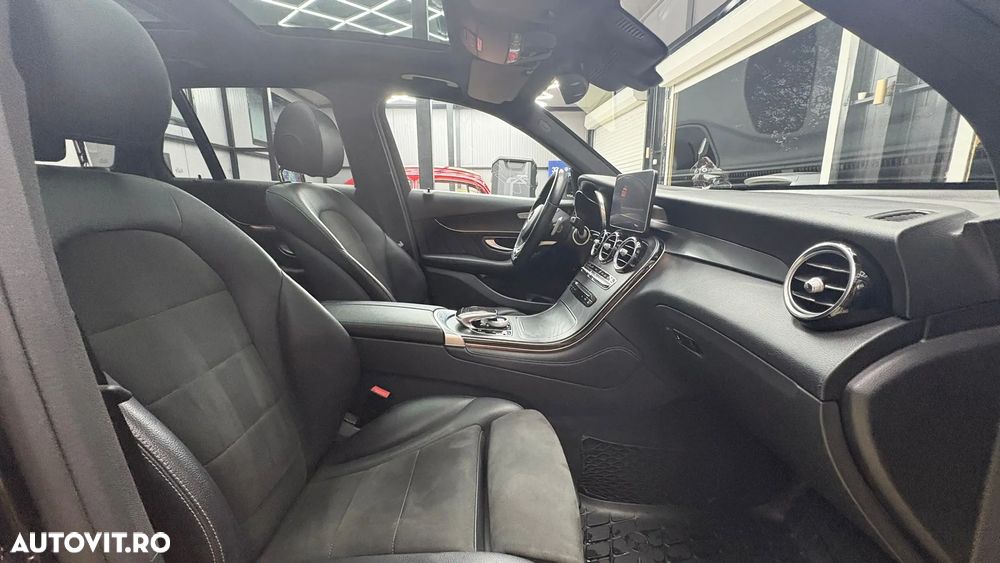 Mercedes-Benz GLC 250 d 4Matic 9G-TRONIC AMG Line - 32