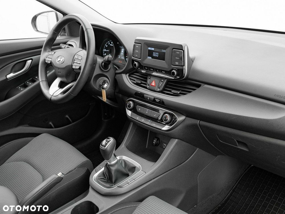 Hyundai i30 1.5 DPI Classic + - 31