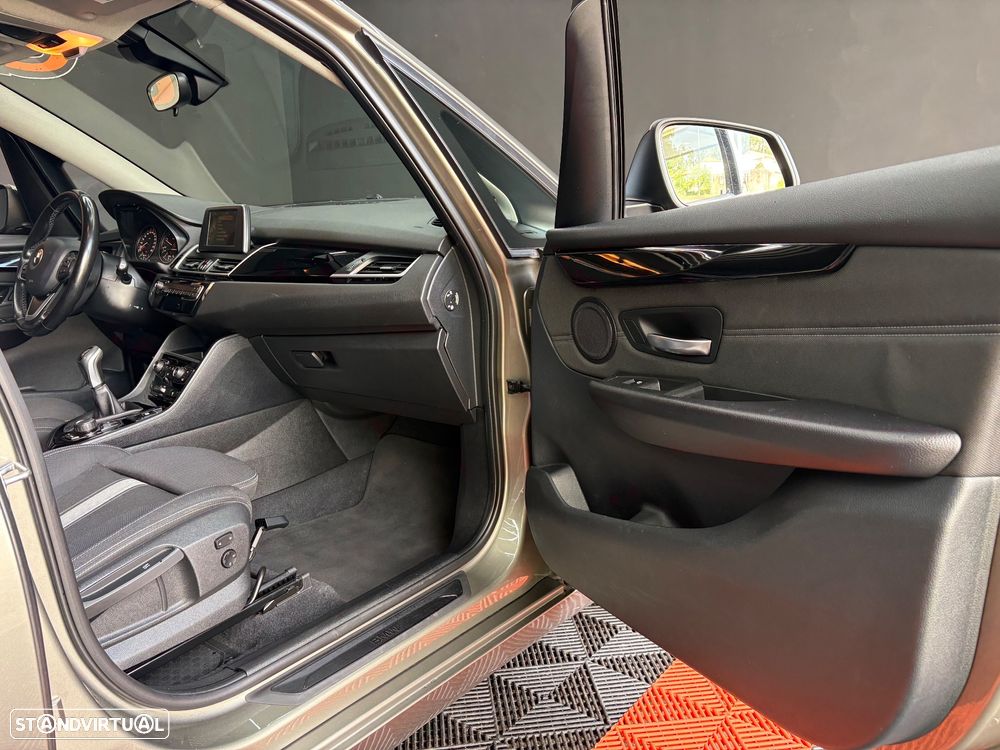 BMW 218 Active Tourer d Line Sport - 37
