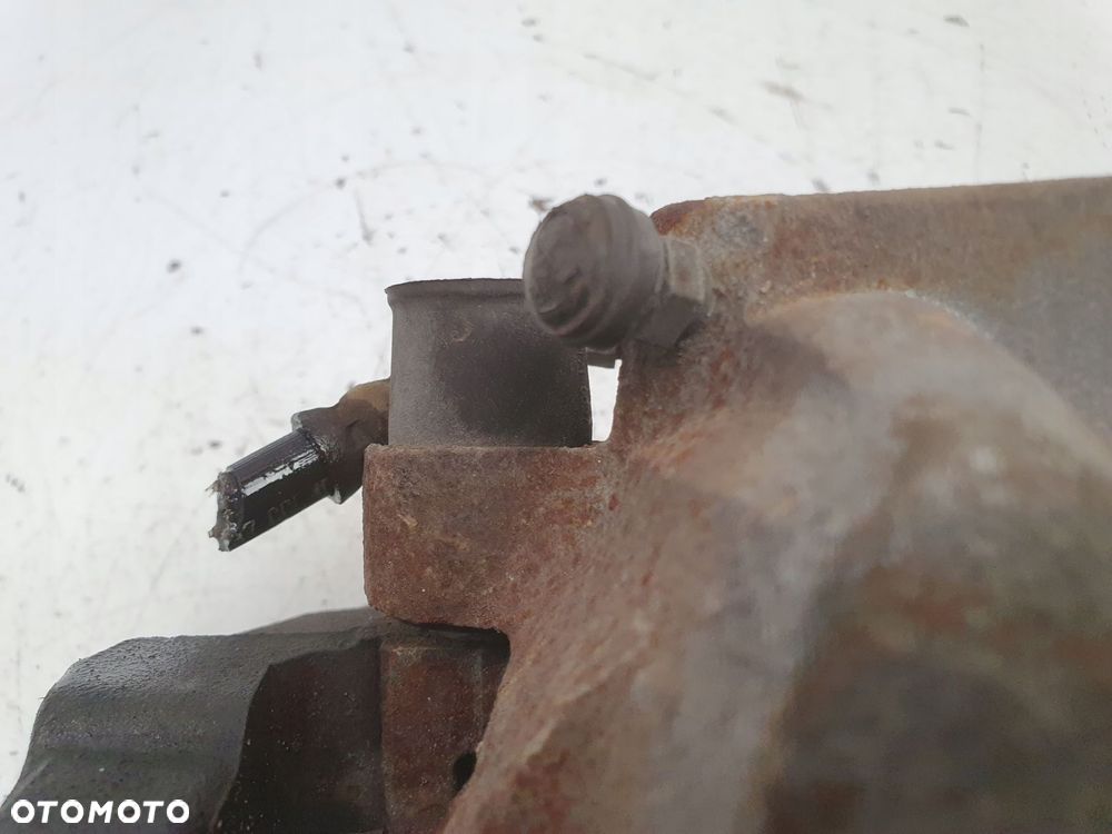 Volvo S60 II V60 I PRZEDNI ZACISK HAMULCOWY prawy przód pasażera 31471664 - 3