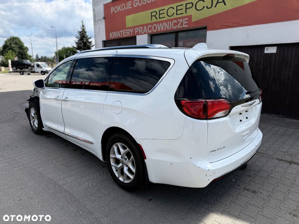 Chrysler Pacifica - 5