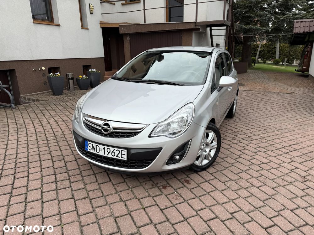 Opel Corsa 1.2 16V Essentia - 1