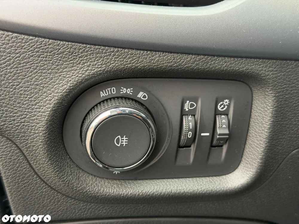 Opel Astra 1.6 CDTI Enjoy - 32