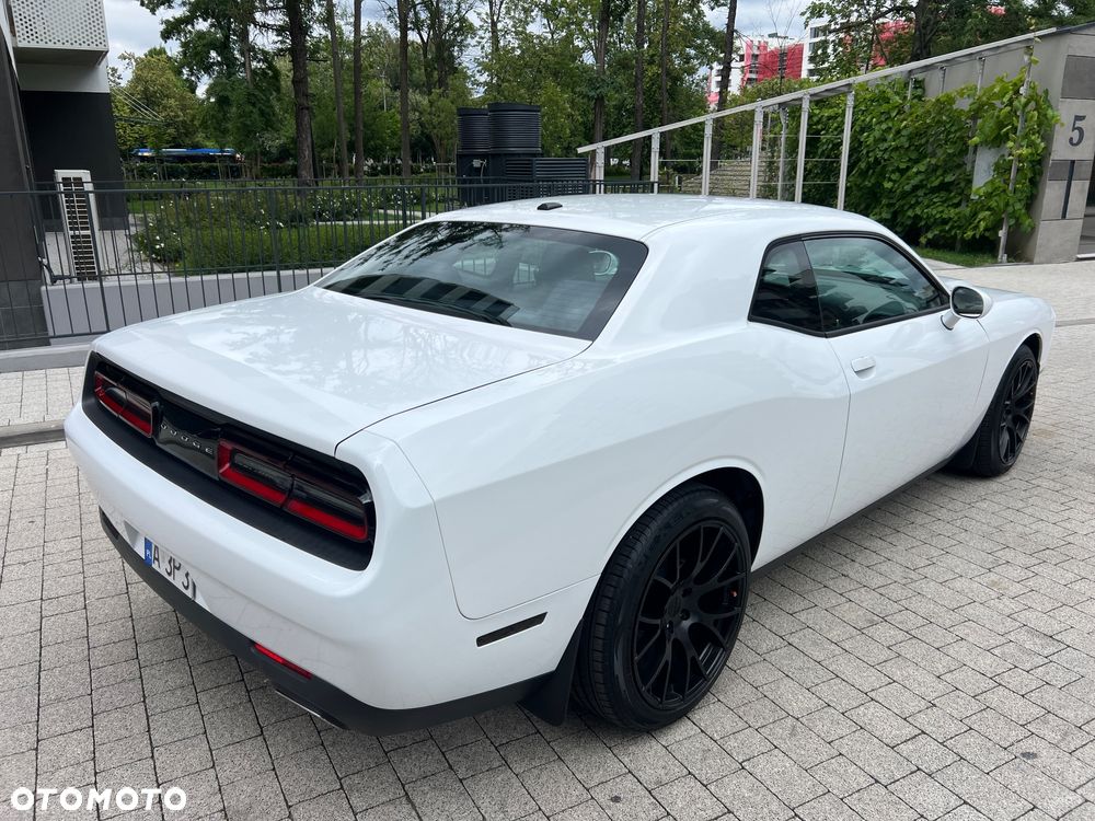 Dodge Challenger - 4